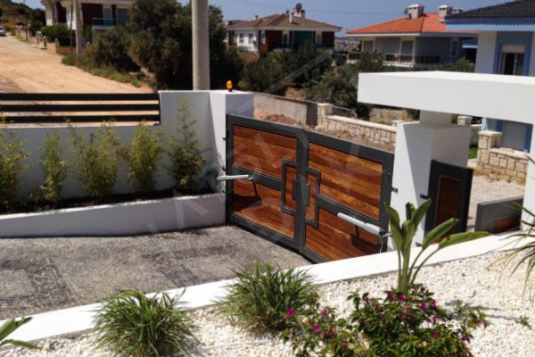 ahsap-ozel-tasarim-bahce-kapisi83DF98C6-2B67-CA6E-2CE9-3C76585CE689.jpg