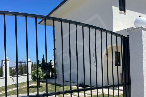 Boşluklu Bahçe Kapısı